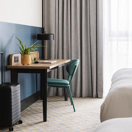 Voco Belfast By Ihg Hotel Exterior photo