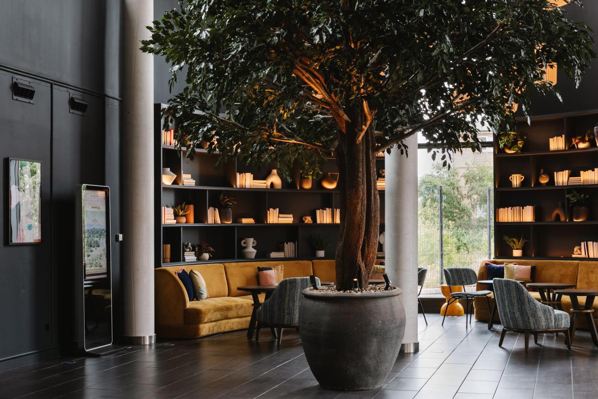 Voco Belfast By Ihg Hotel Exterior photo